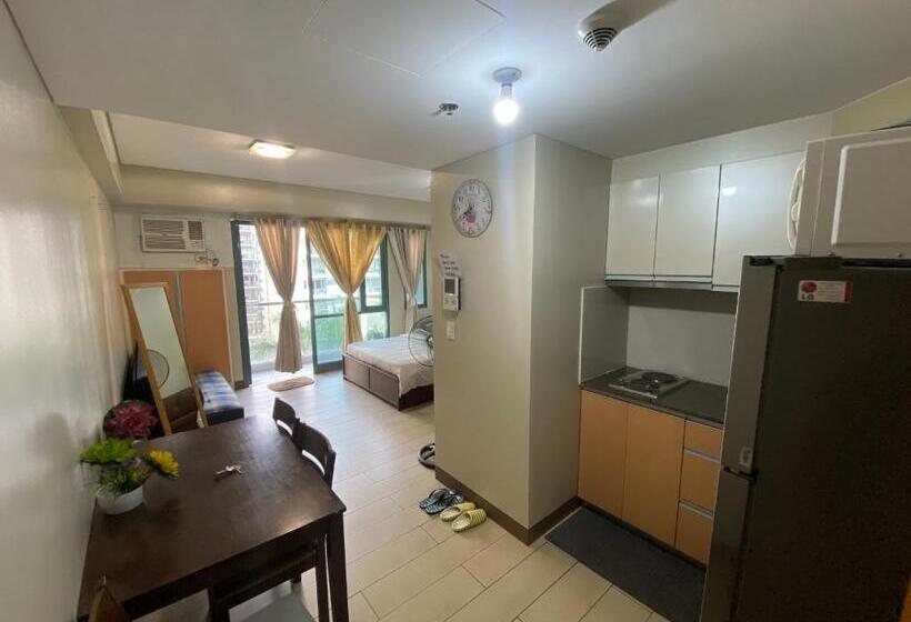 דירה בת חדר שינה 1 עם מרפסת, Near Airport Condotel