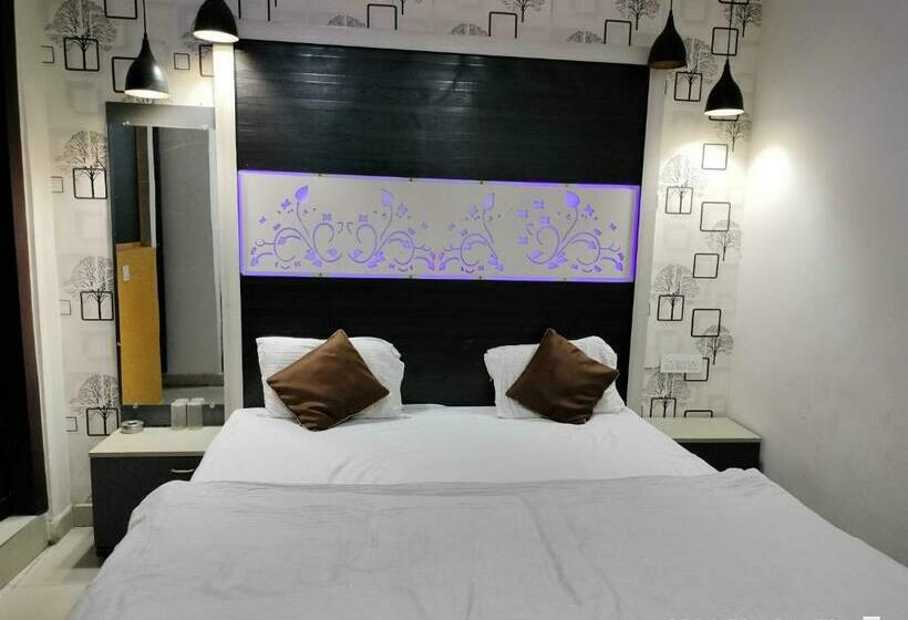 Quarto Triplo Clássico, Flagship Aashirwad Guest House