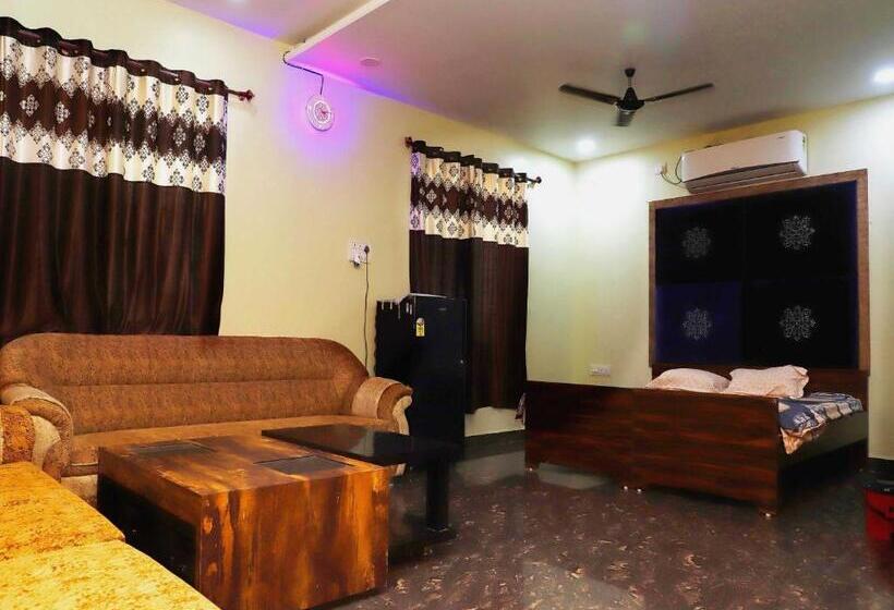 Трехместный Номер Deluxe, Oyo 80950b Samrat Lodge
