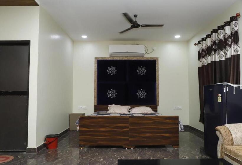 Трехместный Номер Deluxe, Oyo 80950b Samrat Lodge