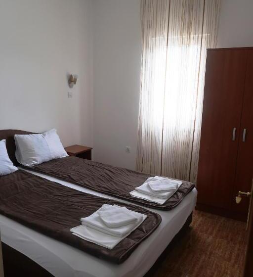 آپارتمان 1 خوابه با چشم‌انداز استخر, Apartments Maxi Katić