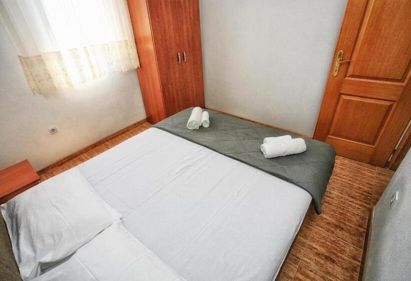آپارتمان 1 خوابه با چشم‌انداز استخر, Apartments Maxi Katić