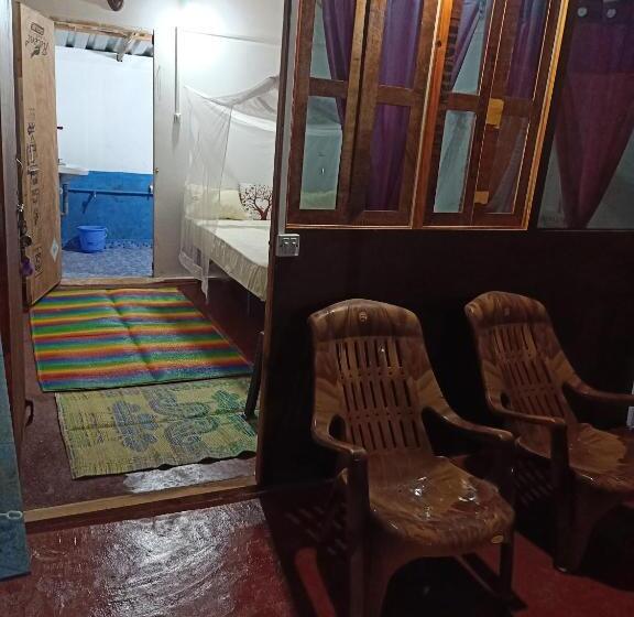 经济房, Shiv Sai Huts