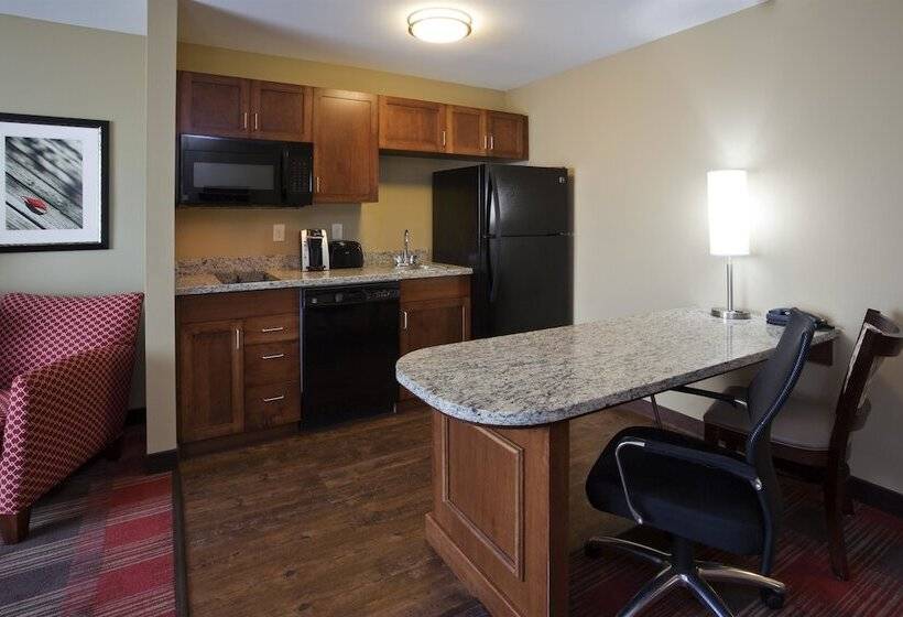 Люкс, Gateway Park Hotel And Suites   Tea Sioux Falls
