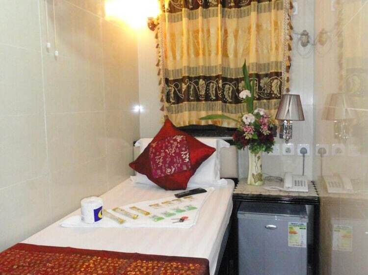 اتاق استاندارد یک نفره, Paris Guest House