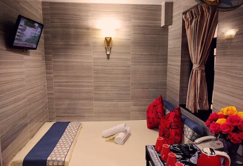 اتاق خانوادگی, Paris Guest House