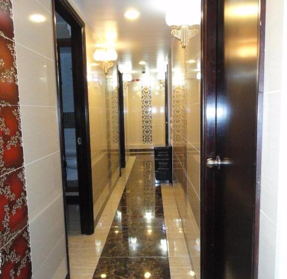 اتاق خانوادگی, Paris Guest House