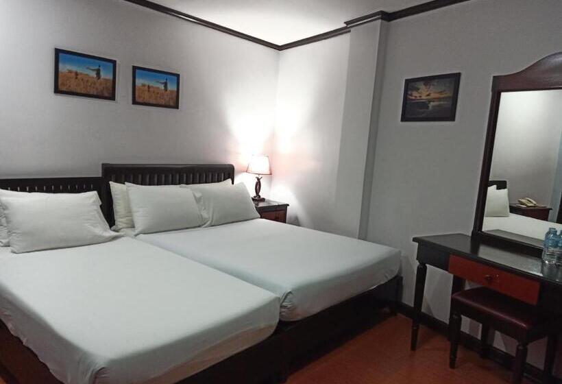 חדר דלוקס לשלושה, The Gabriella Bed And Breakfast