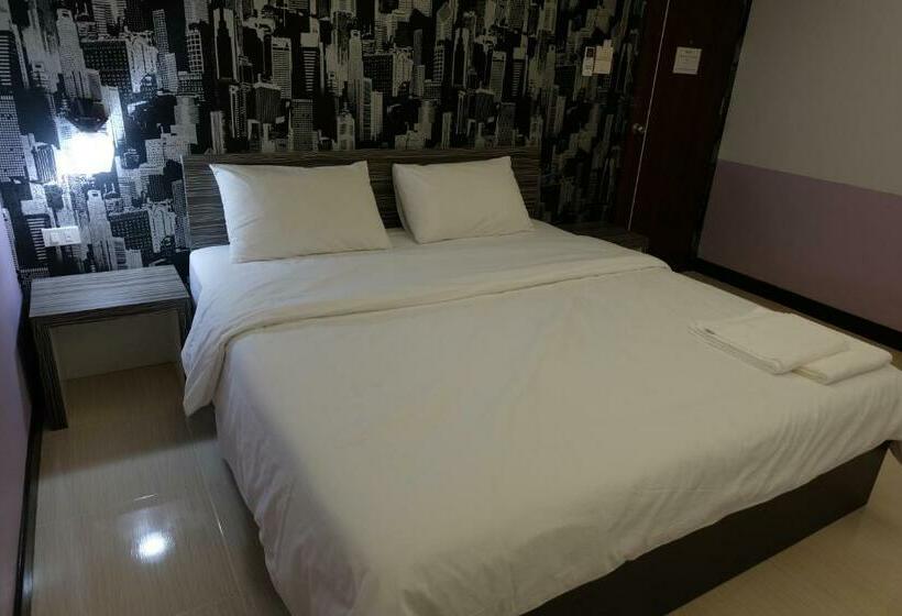 اتاق استاندارد با بالکن, W Apartment Hat Yai