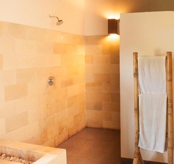 اتاق لوکس خانوادگی, Oceans 5 Dive Resort