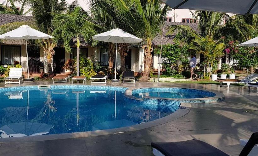 بانگلوی استاندارد, Sun & Sands Beach