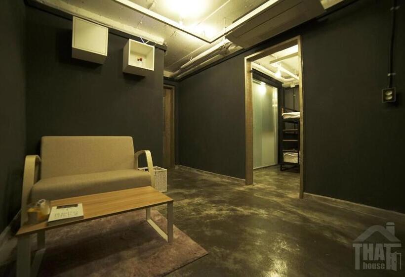 Quarto Deluxe, That House Hongdae