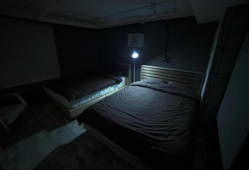 Quarto Familiar, That House Hongdae