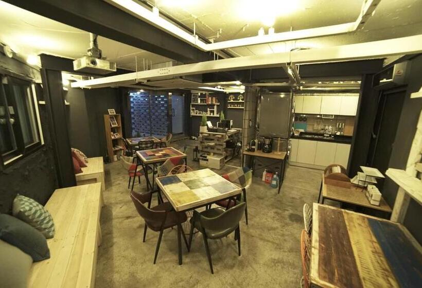 Cama em Quarto Compartilhado, That House Hongdae