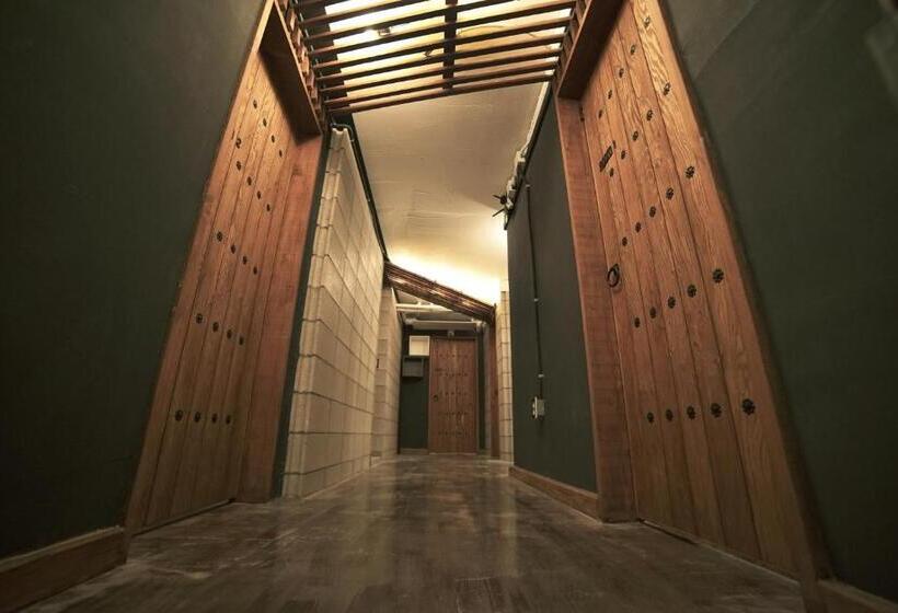 Cama em Quarto Compartilhado, That House Hongdae