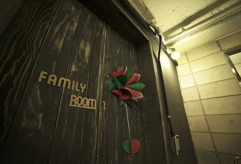 Quarto Familiar, That House Hongdae
