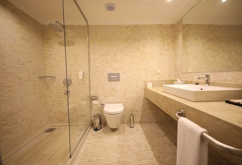 Номер Стандарт, Yacht Club