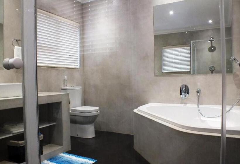Дом 2 Спальни, White Shark Guest House