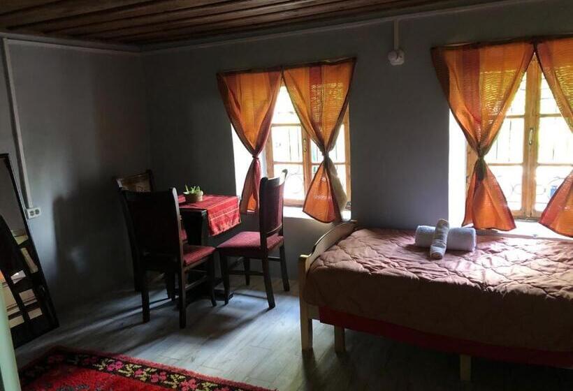 חדר סטנדרט, Guesthouse Kujtimi