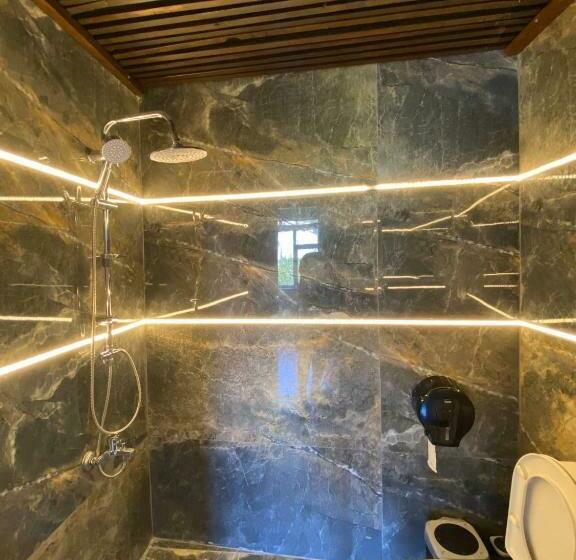 اتاق لوکس سه تخته, Antalya B&b