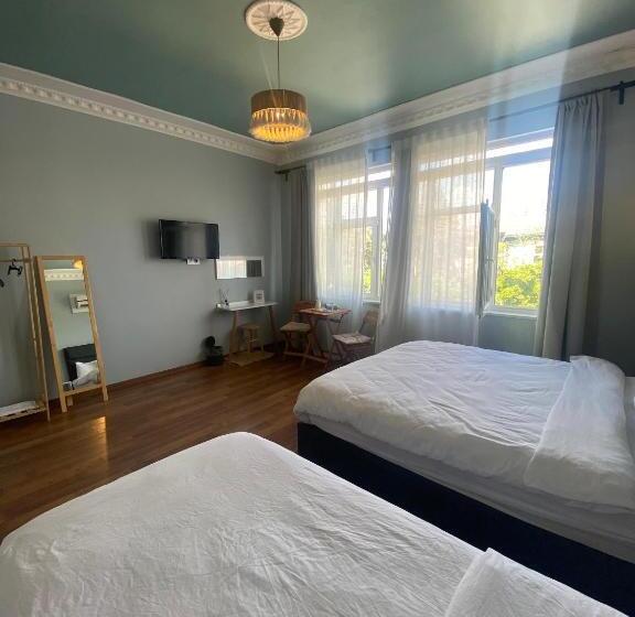 اتاق لوکس سه تخته, Antalya B&b