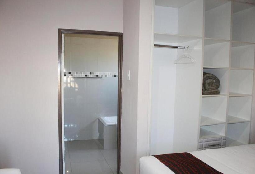 اتاق خانوادگی, Mmathaba Guest House
