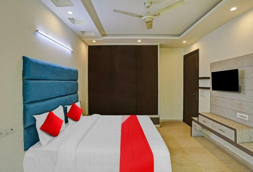 Quarto Triplo Clássico, Golden Key Inn Punjabi Bagh
