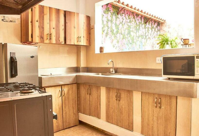 اتاق اکونومی, Hostal Astroblue