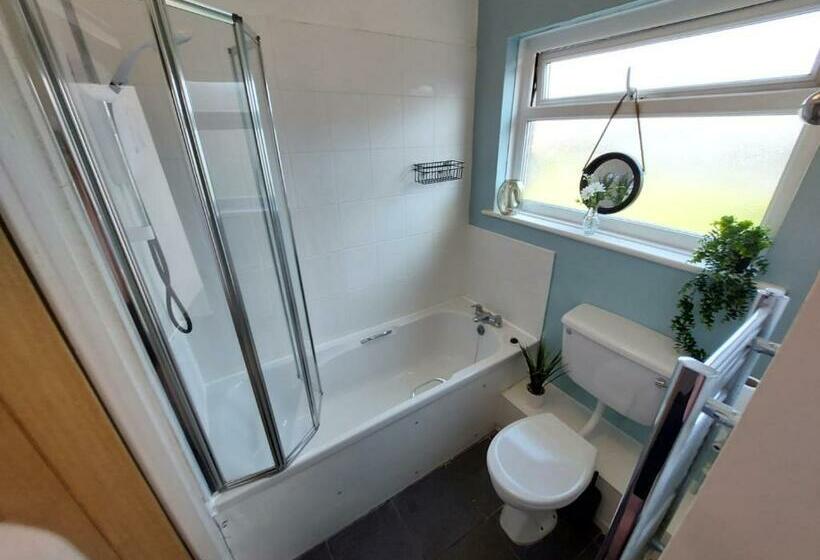 Дом 1 Спальня, Perfect Cowes Retreat With Hot Tub