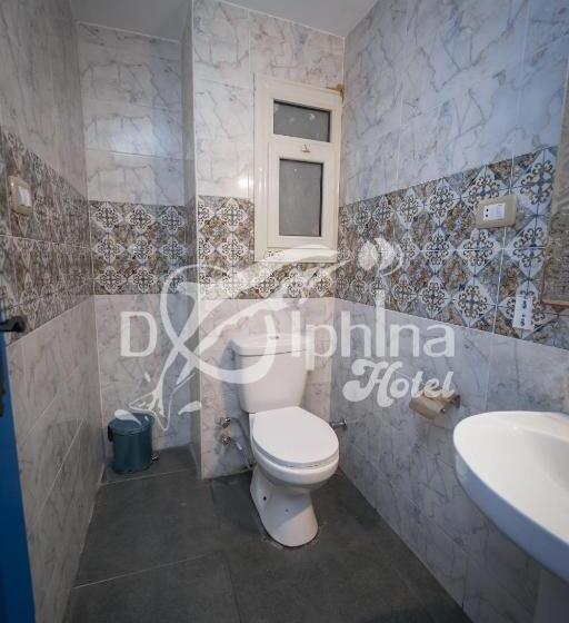 חדר דלוקס לארבעה, Dolphina Hotel & Restaurant