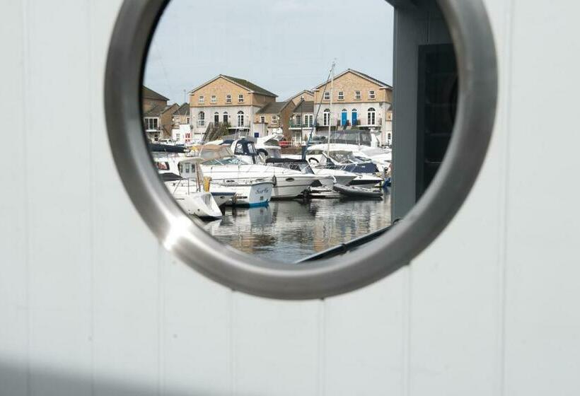 اتاق استاندارد با تخت بزرگ, Rooms At Penarth Marina