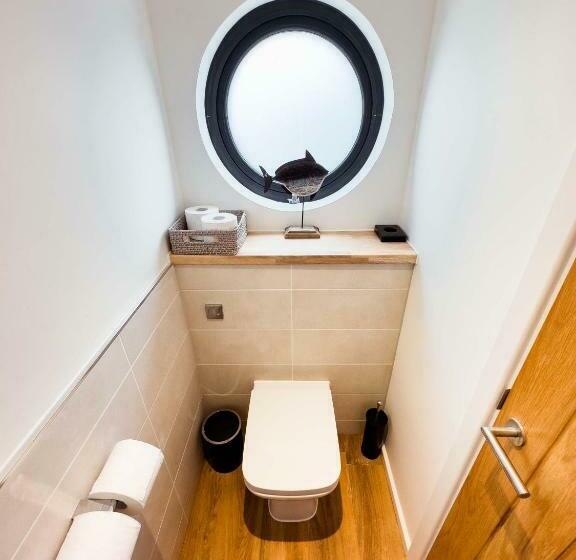 Номер Стандарт с Балконом, Rooms At Penarth Marina