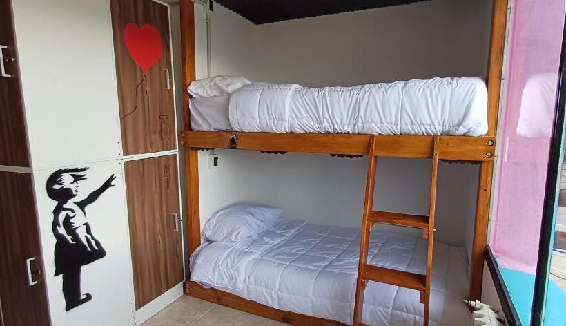 공동 객실, Nina Hostel
