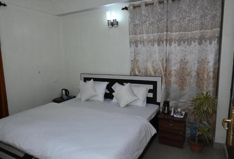 디럭스 룸 킹사이즈 침대, Om Niwas Homestay