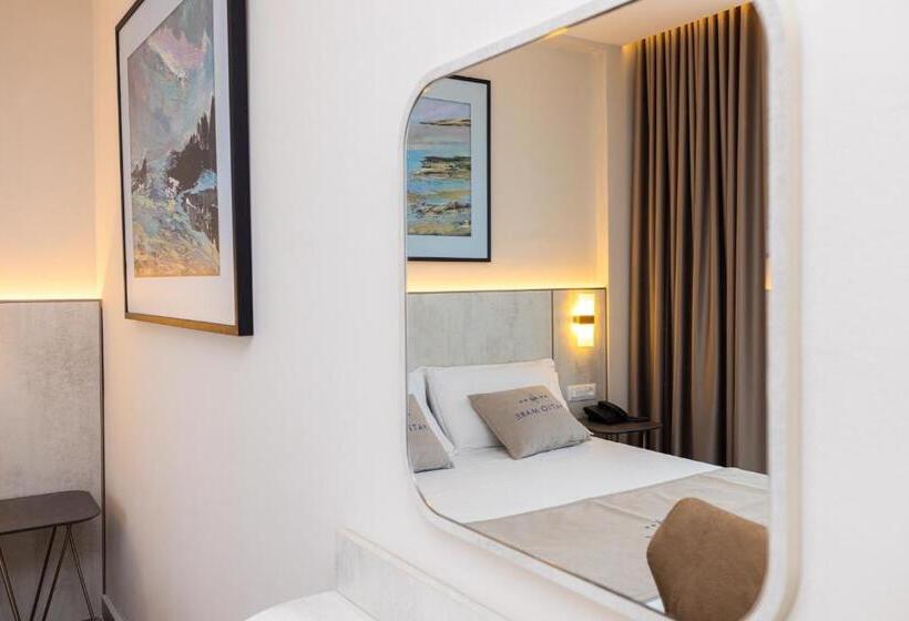 اتاق لوکس با چشم‌انداز دریا, Patio Mare