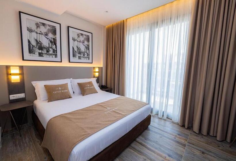 اتاق لوکس با چشم‌انداز دریا, Patio Mare