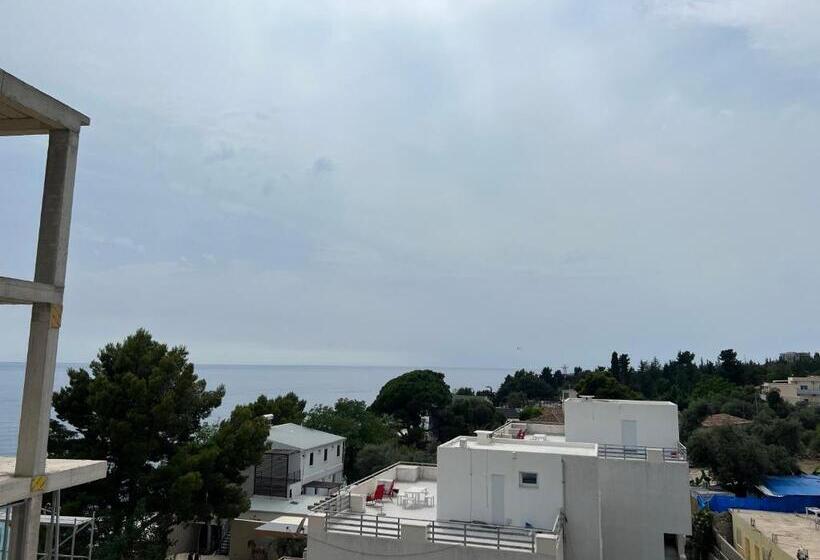 اتاق لوکس با چشم‌انداز دریا, Patio Mare