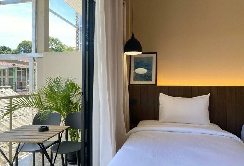 Трехместный Номер Стандарт с Балконом, Suncloud Hotel Koh Samet