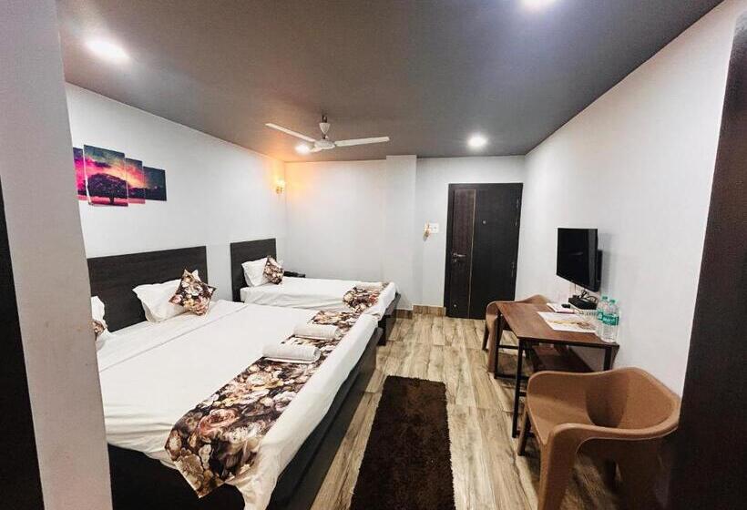 豪华三人间, Jd Grand Inn