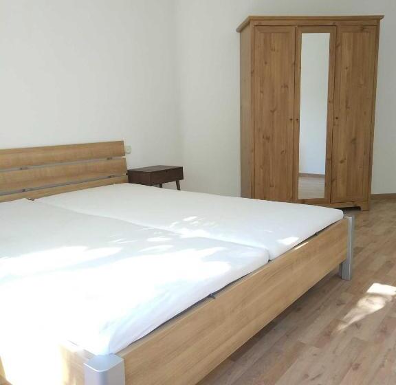 Апартаменты 1 Спальня Нижний Этаж, Sonnige Eg_wohnung Mit Garten Terr