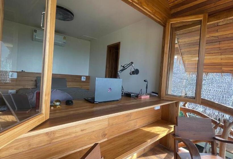 Standard Single Room Sea View, Tantawan Sea View Residence 山海居