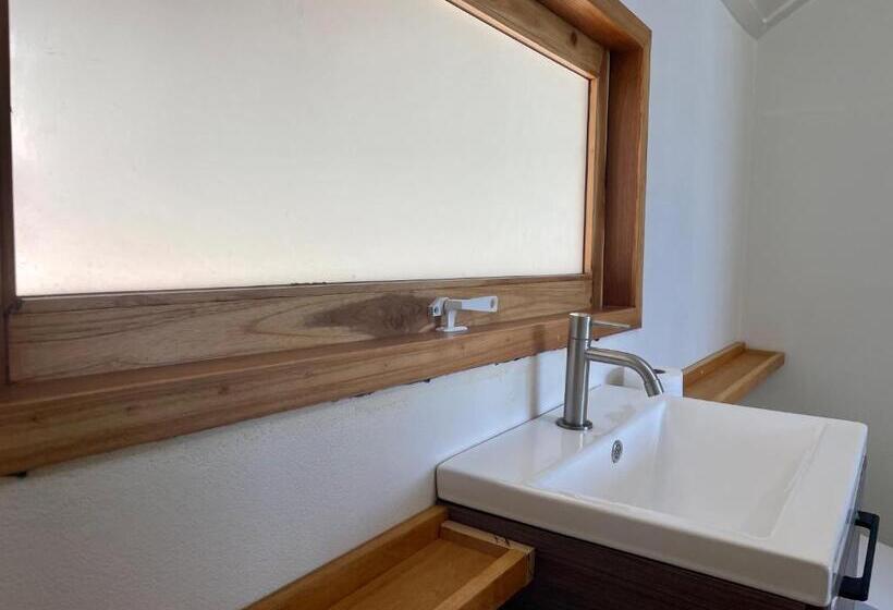 Standard Room Sea View with Balcony, Tantawan Sea View Residence 山海居