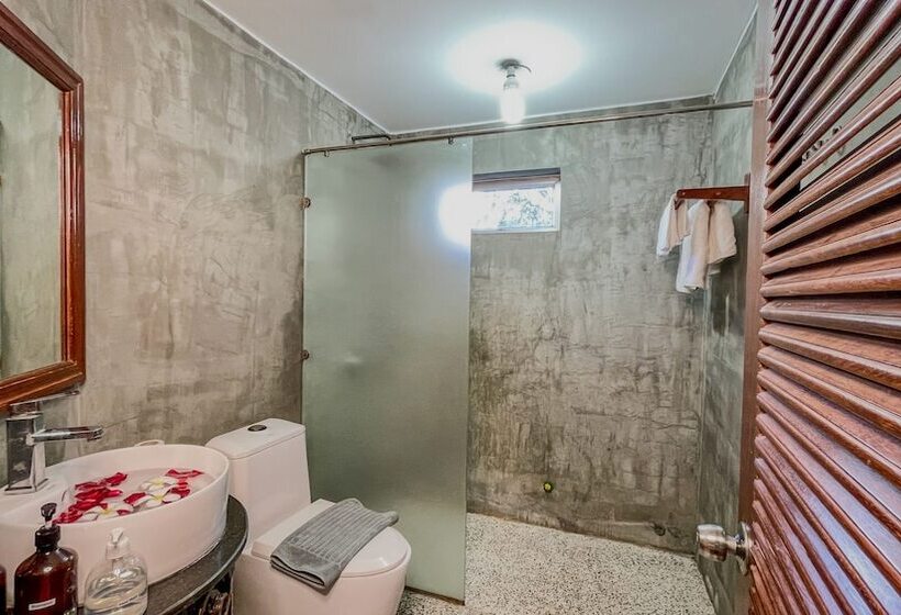 اتاق خانوادگی تودرتو, Villa Indochine D Angkor