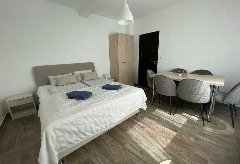 Апартаменты 2 Спальни, New Beachapartman