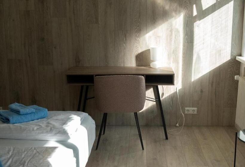 اتاق استاندارد سه تخته با سرویس بهداشتی مشترک, The Guesthouse By The Fjord