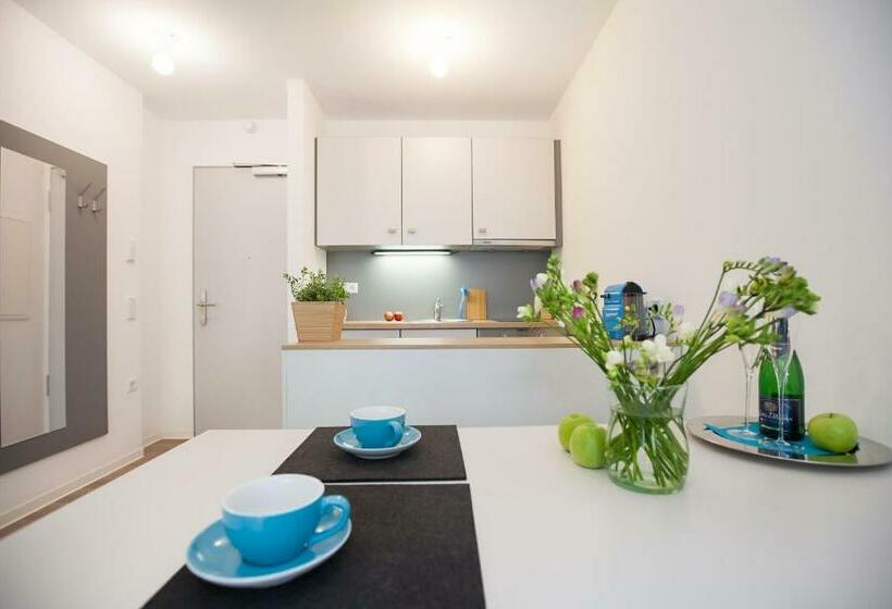 استودیوی استاندارد, Spreepolis Boardinghaus