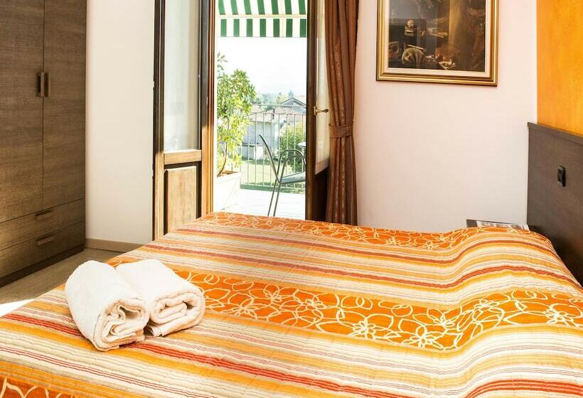 اتاق خانوادگی, B&b Lori
