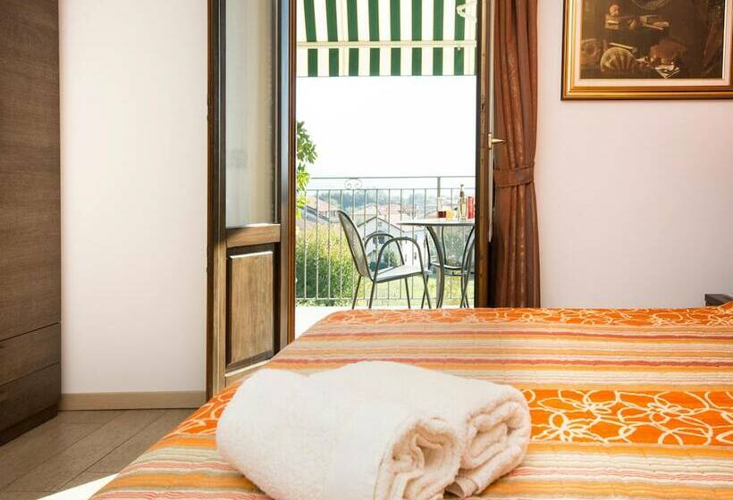 اتاق خانوادگی, B&b Lori