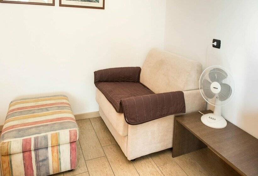 اتاق خانوادگی, B&b Lori