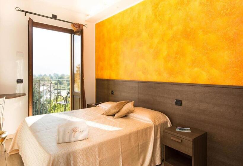 اتاق خانوادگی, B&b Lori